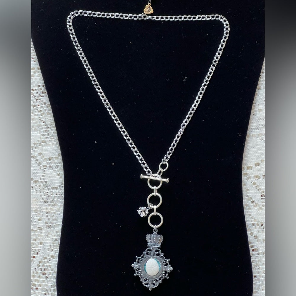 Adorned Crown Assemblage beaches & butterflies sand dollar crown necklace